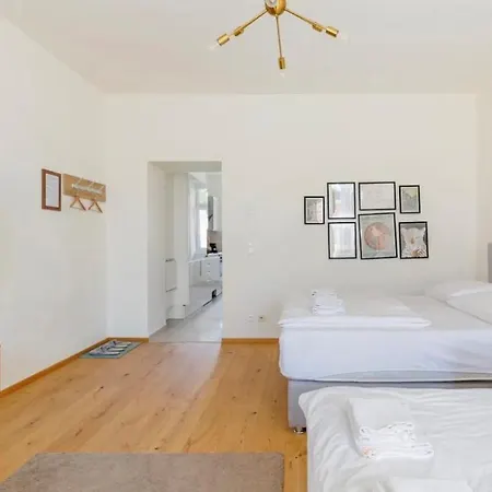 Near Hauptbahnhof - Kingsize Bed Apartment *
