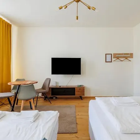 Near Hauptbahnhof - Kingsize Bed Apartment *