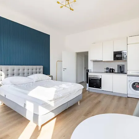 Near Schoenbrunn & Metro Apartment