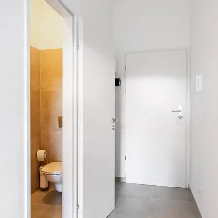 Near Schoenbrunn & Metro Apartment Vienna
