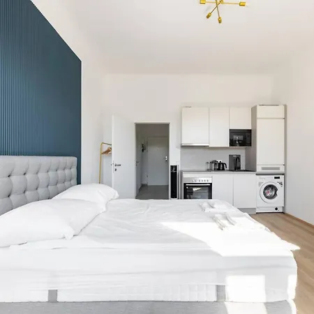 Near Schoenbrunn & Metro Apartment *