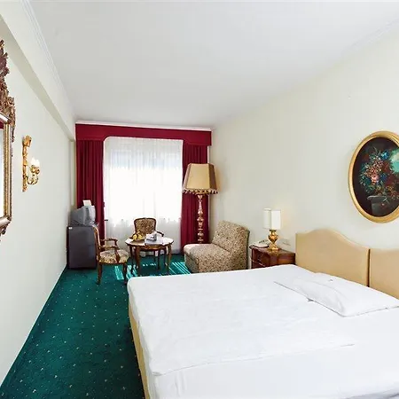 Royal 4*
