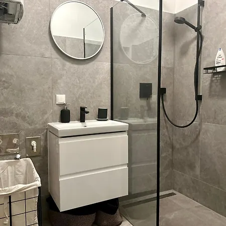 Apartment Designer Near Main Station *