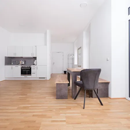 Next To Schoenbrunnpalace Close To Public Transport - Myschoenbrunn