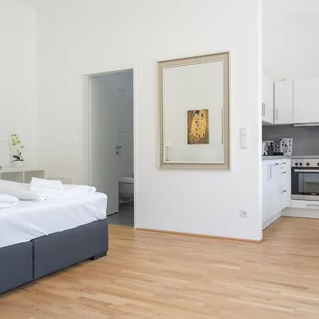 Next To Schoenbrunnpalace Close To Public Transport - Myschoenbrunn