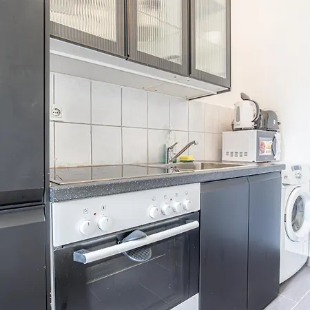 Inviting Economy 1br Apt. With The Location Apartment
