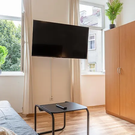 Apartment Inviting Economy 1br Apt. With The Location