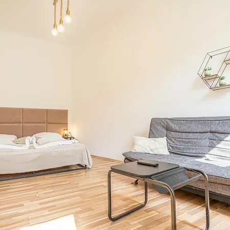 Inviting Economy 1br Apt. With The Location Apartment
