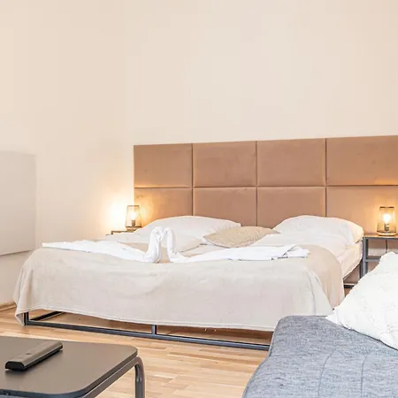 Inviting Economy 1br Apt. With The Location *