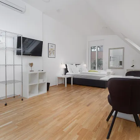 Next To Schoenbrunnpalace Close To Public Transport - Myschoenbrunn *
