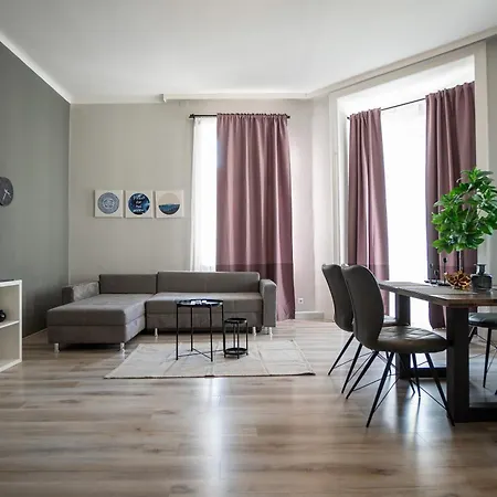Apartment Beautiful New Near Center *