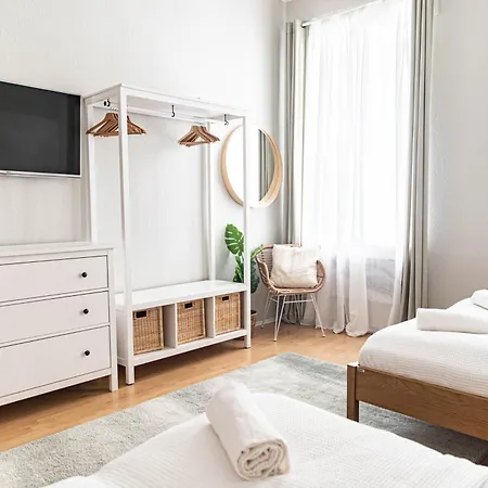 Spacious Apartment, 3 Min To U1 Reumannplatz Apartament *