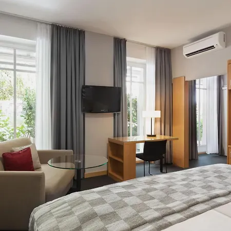 By Ihg