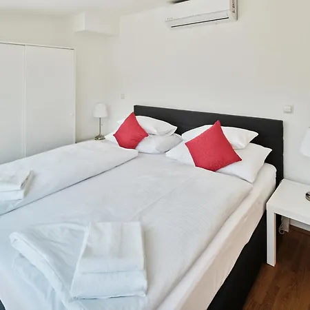 Next To Schoenbrunnpalace Close To Public Transport - Myschoenbrunn Apartment