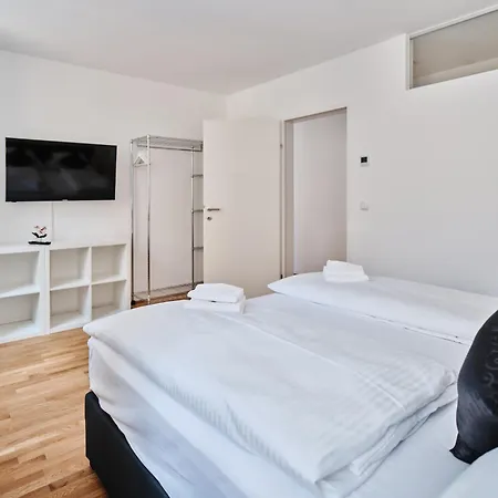 Next To Schoenbrunnpalace Close To Public Transport - Myschoenbrunn
