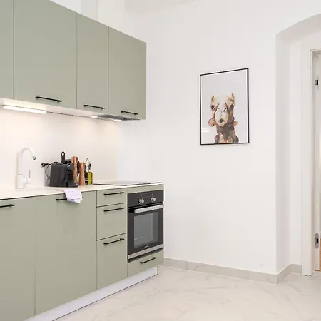 Limehome Karajangasse