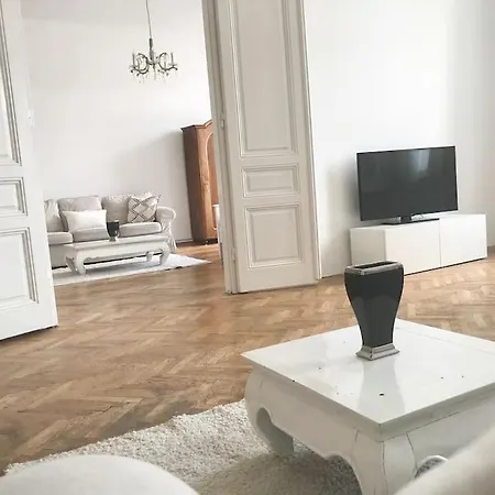 Wiener Altbauwohnung * Vienna