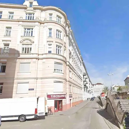 Wiener Altbauwohnung * Vienna