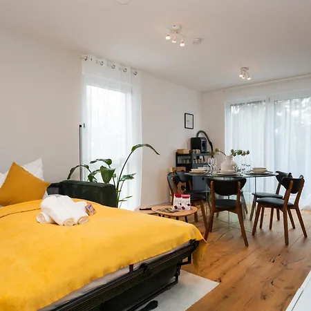 Noblenest: Terrasse - Netflix - Kaffee Apartment *