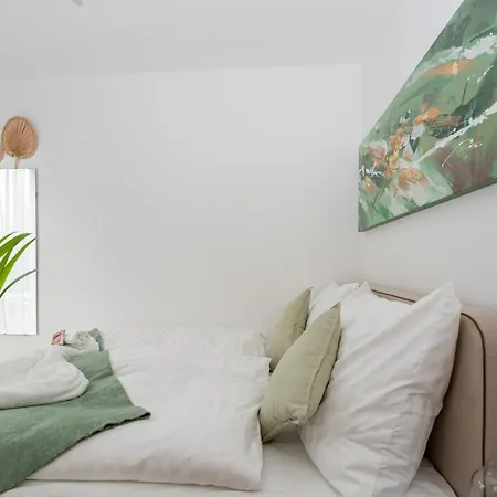 Noblenest: Terrasse - Netflix - Kaffee * Vienna