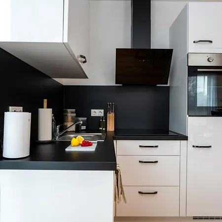 Noblenest: Terrasse - Netflix - Kaffee Apartment Vienna