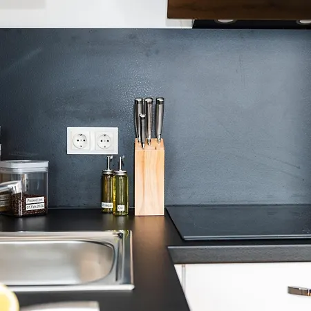 Noblenest: Terrasse - Netflix - Kaffee Apartment