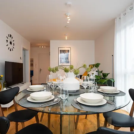 Noblenest: Terrasse - Netflix - Kaffee Apartment *