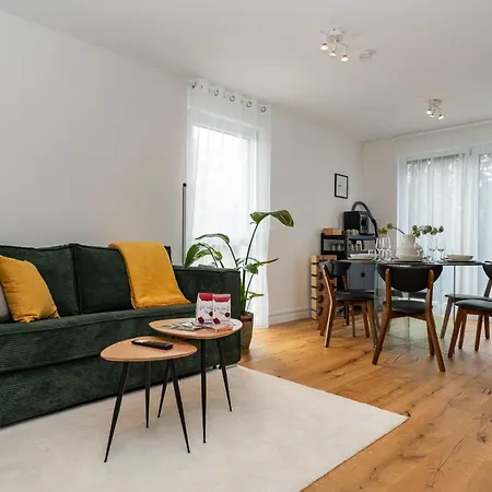 Noblenest: Terrasse - Netflix - Kaffee Apartment Vienna
