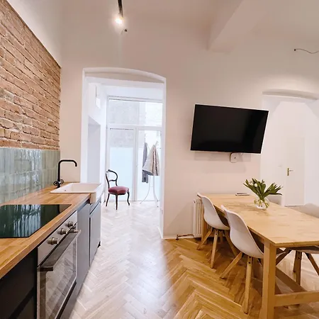 Loft Near Belvedere Castle Daire