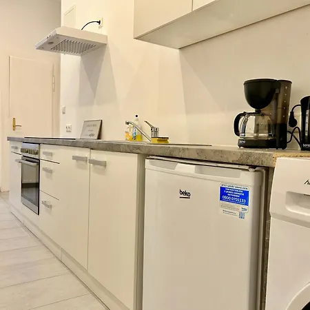 Apartamento Sunny With Free Parking - 15 Min To Center