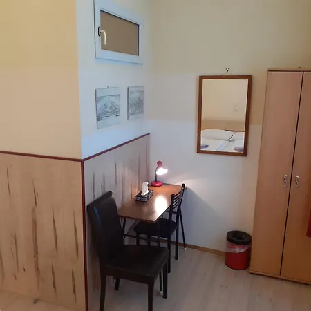 Happyhostel Πανσιόν *