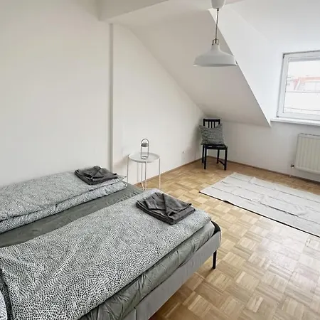 Cozy & New With Balcony View *