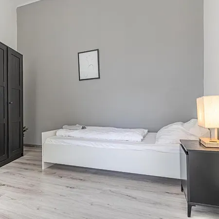 Apartment Getaway -2br & Comfort *