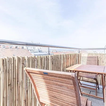 Luxury 2br And 1lr With Balcony - 9 Min To Center *