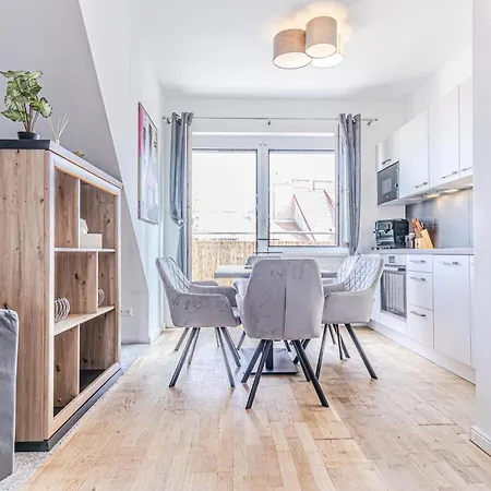 Luxury 2br And 1lr With Balcony - 9 Min To Center