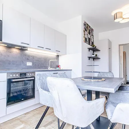 Luxury 2br And 1lr With Balcony - 9 Min To Center * Vienna