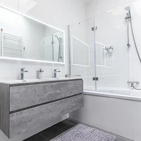 Apartment Luxury 2br And 1lr With Balcony - 9 Min To Center Vienna