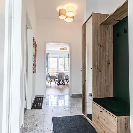 Luxury 2br And 1lr With Balcony - 9 Min To Center *