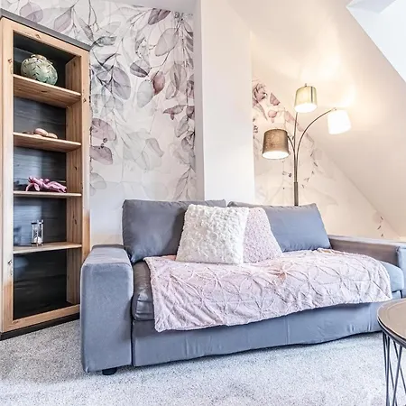Apartment Luxury 2br And 1lr With Balcony - 9 Min To Center