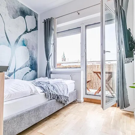 Apartment Luxury 2br And 1lr With Balcony - 9 Min To Center