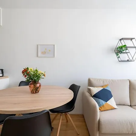 Spotless 1br, Quick Link By Hm *