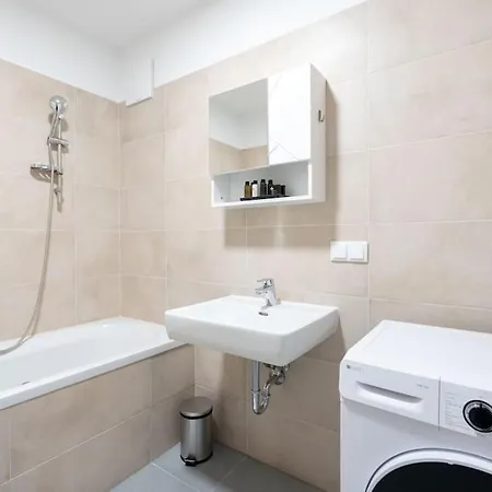 Spotless 1br, Quick Link By Hm