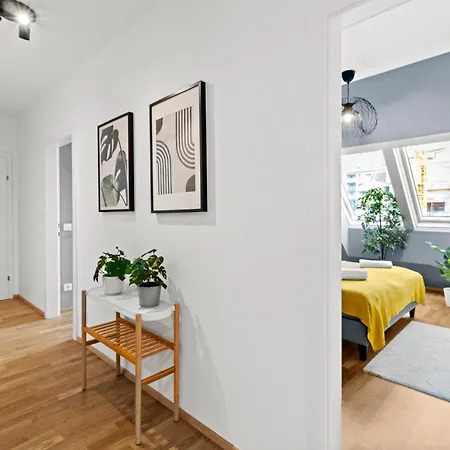 Paid Parking - 1 Minute To Public Transport - 3 Min To Supermarket And Pharmacy Apartment *