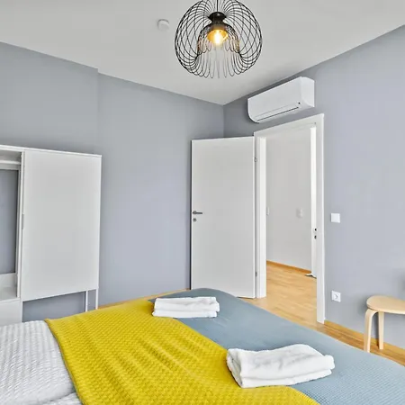 Apartment Paid Parking - 1 Minute To Public Transport - 3 Min To Supermarket And Pharmacy