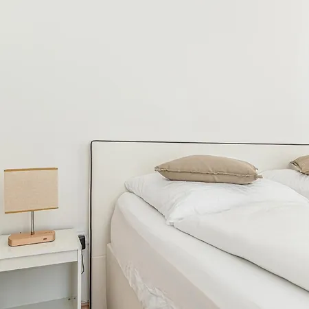 Vibes: 1br Apt, 10 Min To Westbahnhof Apartment Vienna