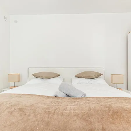 Vibes: 1br Apt, 10 Min To Westbahnhof * Vienna