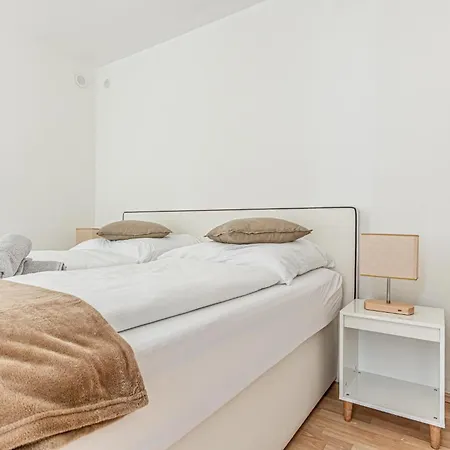 Vibes: 1br Apt, 10 Min To Westbahnhof Apartment Vienna