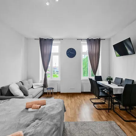 First District Access Apartment *