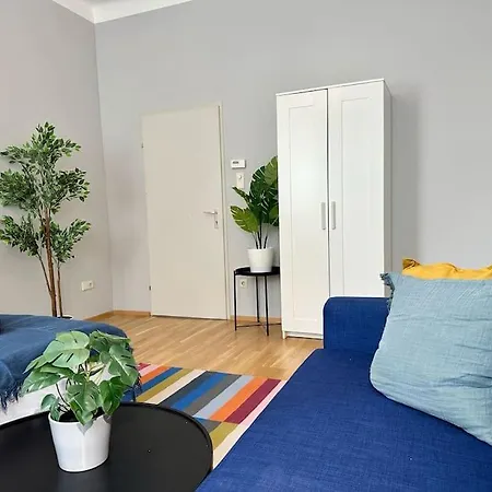 5 Bedroom I Winter Garden I Near Metro *