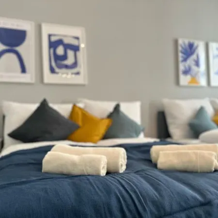 Apartment 5 Bedroom I Winter Garden I Near Metro *